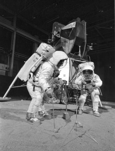 457px-Apollo_11_Crew_During_Training_Exercise_-_GPN-2002-000032