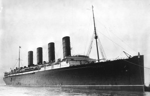 RMS_Lusitania_coming_into_port,_possibly_in_New_York,_1907-13-crop (1)