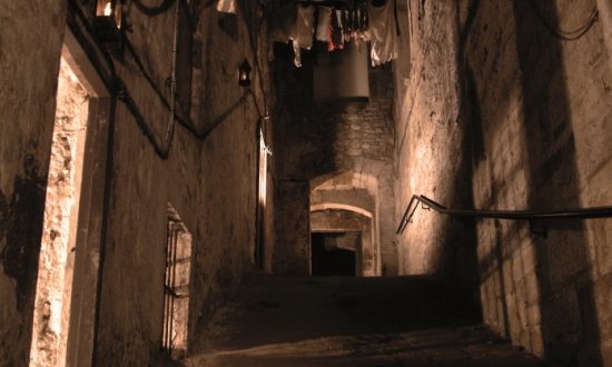 Mr. Strange’s Improbable Destinations: Mary King’s Close in Edinburg – Dolls and Dresses for Little Annie